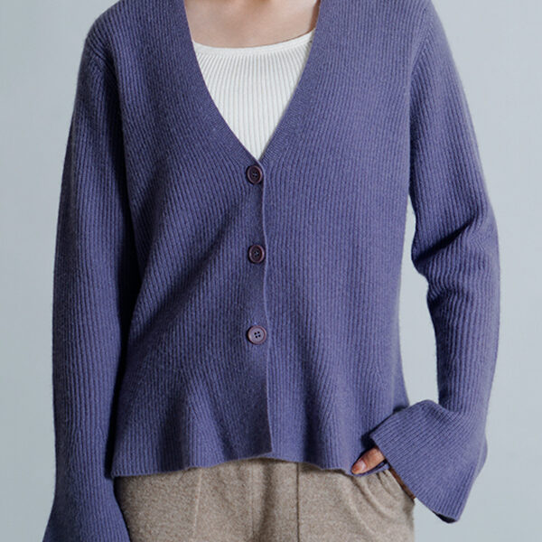 SkuCY-!111621Material100% CASHMERE StyleFlared Sleeves FeatureButtoned