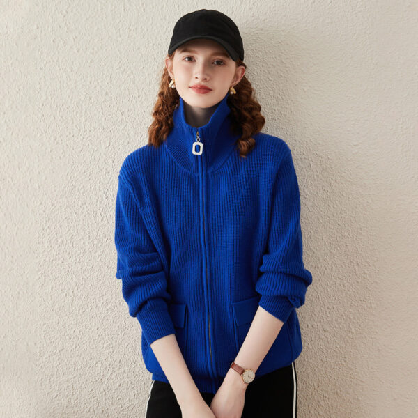 Elevate your wardrobe with the Cozy Knit Zipper Cardigan with Pockets