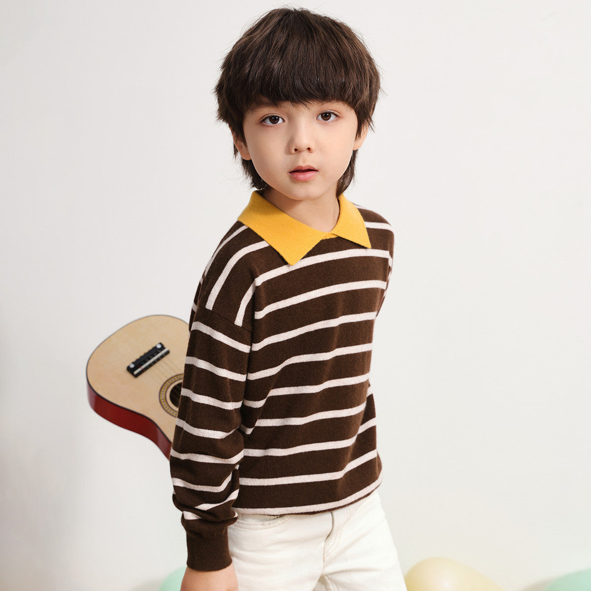 Fabric：Crafted from 100% pure wool