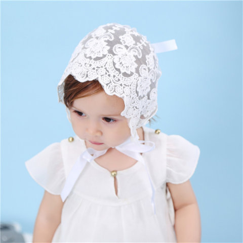 Breathable baby cap with lace