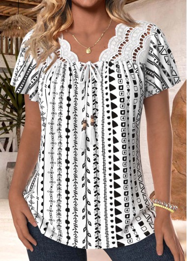 ROTITA Scalloped Hem Geometric Print White V Neck T Shirt