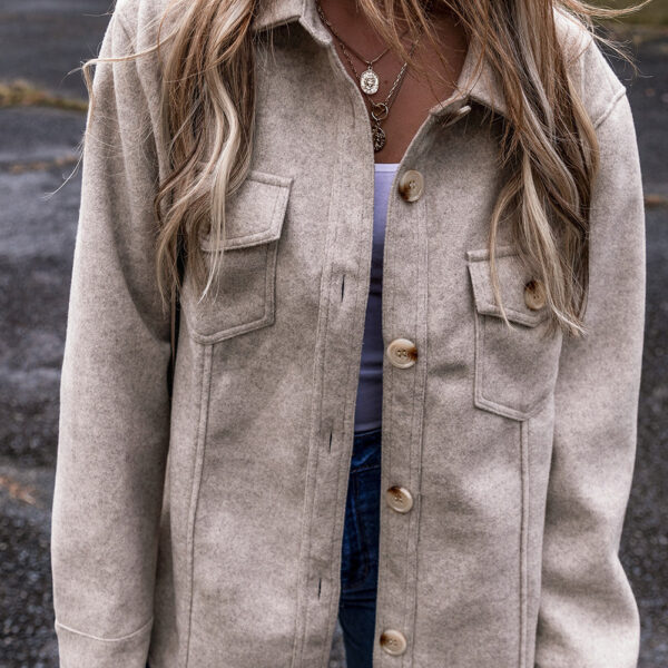 The perfection of this shacket is in its practicality and polished appearance. Functional yet fashionable flap pockets give you a convenient place to stash your necessities