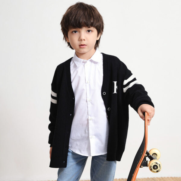 Material: Experience unparalleled warmth and softness with our 100% wool cardigan. Crafted from high-quality lambswool