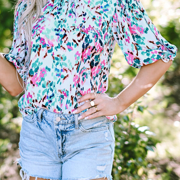 This chic blouse boasts a contemporary silhouette
