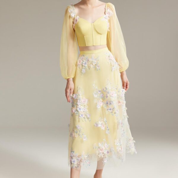 This prom dress will capture everyoneu2019s attention as you make your grand entrance at prom. This exquisite two-piece set is made from chiffon and includes a long-sleeved crop top with a sweetheart neckline and built-in bra. The corset-inspired bodice f