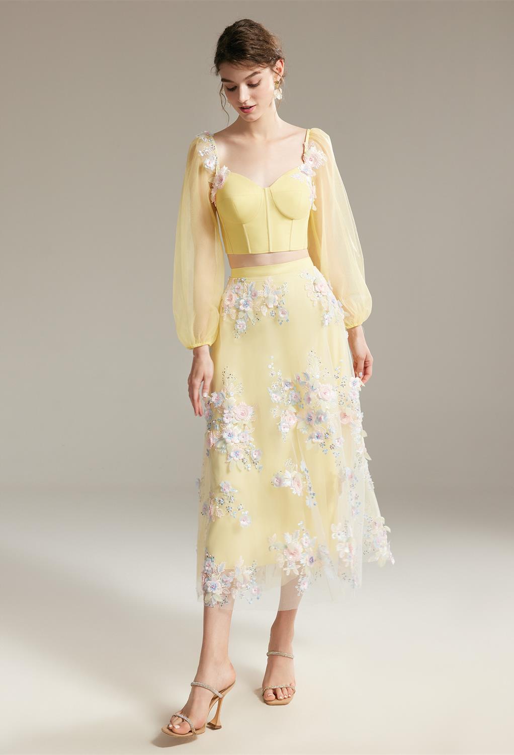 This prom dress will capture everyoneu2019s attention as you make your grand entrance at prom. This exquisite two-piece set is made from chiffon and includes a long-sleeved crop top with a sweetheart neckline and built-in bra. The corset-inspired bodice f