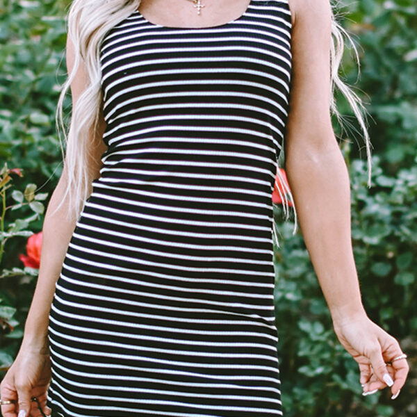 Get ready to rock this Flora Ribbed Knit Sleeveless Mini Dress - it's totally in vogue and super flattering! The ribbed knit fabric is oh-so-comfy and the low neck and sleeveless design give off major sexy vibes. Who says you can't be comfy and cool at th