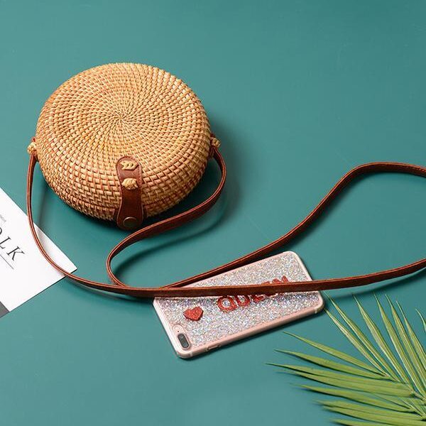 Rattan Forest Handmade Bohemia Mini Bag ROUND-FREE SIZE (We have provided this item's measurements to help you decide which size to buy.) (Units/Inches) Size Width High Free size 3.1 7.8 (Units/Centimeters) Size Width High