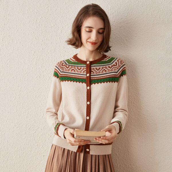 Step into effortless elegance with our Vintage Inspired Geometric Knit Cashmere Cardigan. Crafted from high quality cashmere