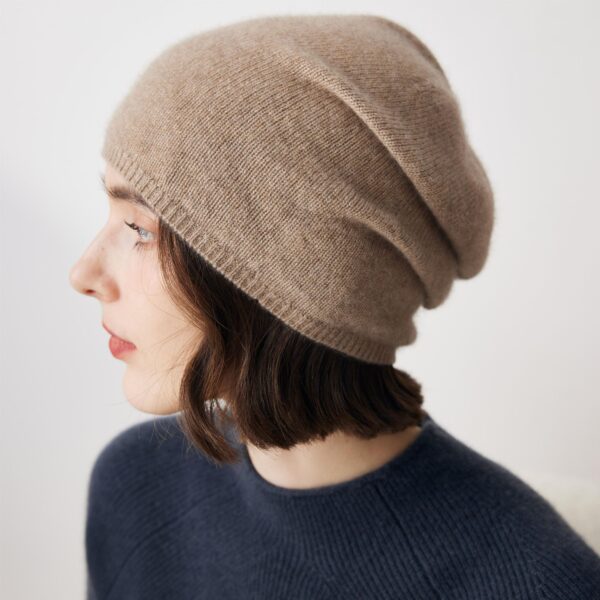 Embrace timeless elegance and unmatched comfort with our Classic Cashmere Slouchy Beanie. Made from premium quality cashmere
