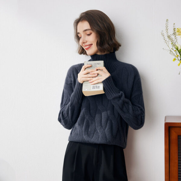Material: 100% CashmereThis turtleneck sweater is made from 100% pure cashmere