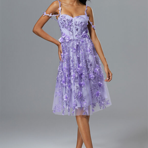 and a scoop neckline whic