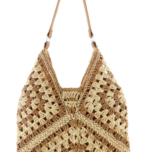 Effortlessly embody a bohemian vibe with this intricately handwoven bag made from sustainable straw. Measuring 14x12in