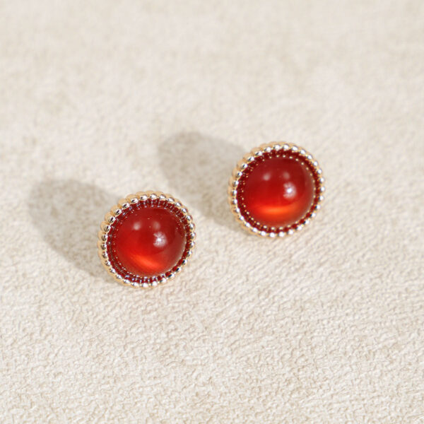 Style: Retro Material: Alloy
