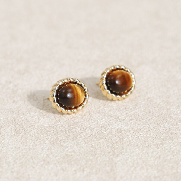 Style: Retro Material: Alloy