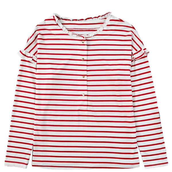 The timeless striped print is oh-so-stylish and will never go out of fashion! The front button design adds a touch of allure