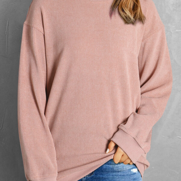 Make a bold fashion statement with this solid round-neck sweatshirt featuring long sleeves and a relaxed fit. The ribbed knit adds texture and prevents it from being mundane. It's perfect for mixing and matching with jeans