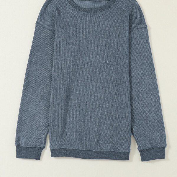 Make a bold fashion statement with this solid round-neck sweatshirt featuring long sleeves and a relaxed fit. The ribbed knit adds texture and prevents it from being mundane. It's perfect for mixing and matching with jeans