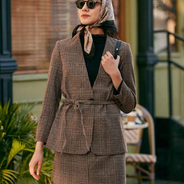 Details:- Plaid - V Neck- Single button - Relaxed fit- PocketsFabric:It is made of Polyester. Polyester is an artificial fiber that feels soft