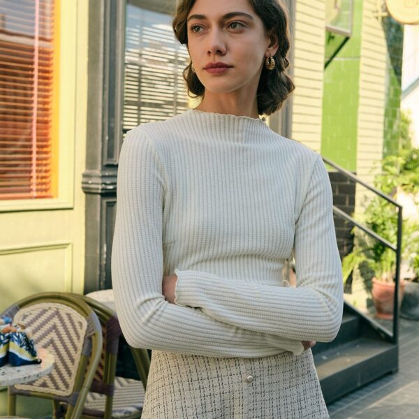 Details:- Solid color- Mock neck- Ribbed Tee - Slim fitFabric:It is made of Polyester and Spandex. Polyester is an artificial fiber that feels soft