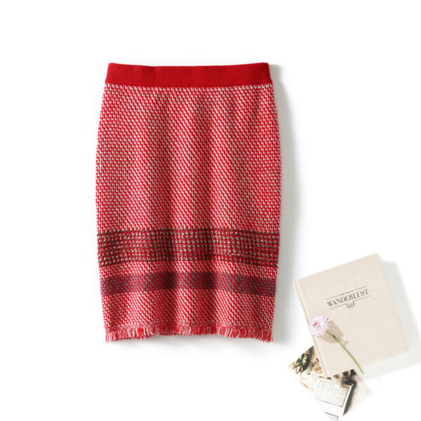 Fabric:100% Cashmere Color-Blocking Design: This skirt features a stunning collision of classic color schemes