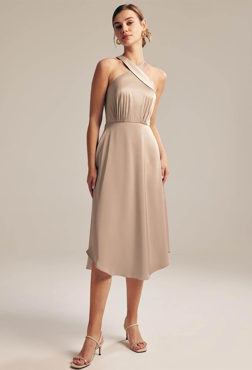 which bustles with aesthetics