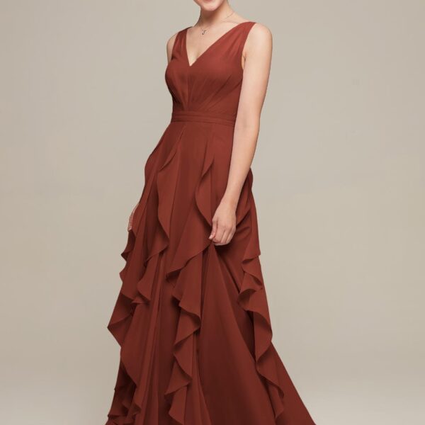 practical and flattering. The design of the dress makes it a great choice for a warmer weather wedding. The neckline allows you to show off your favorite necklaces