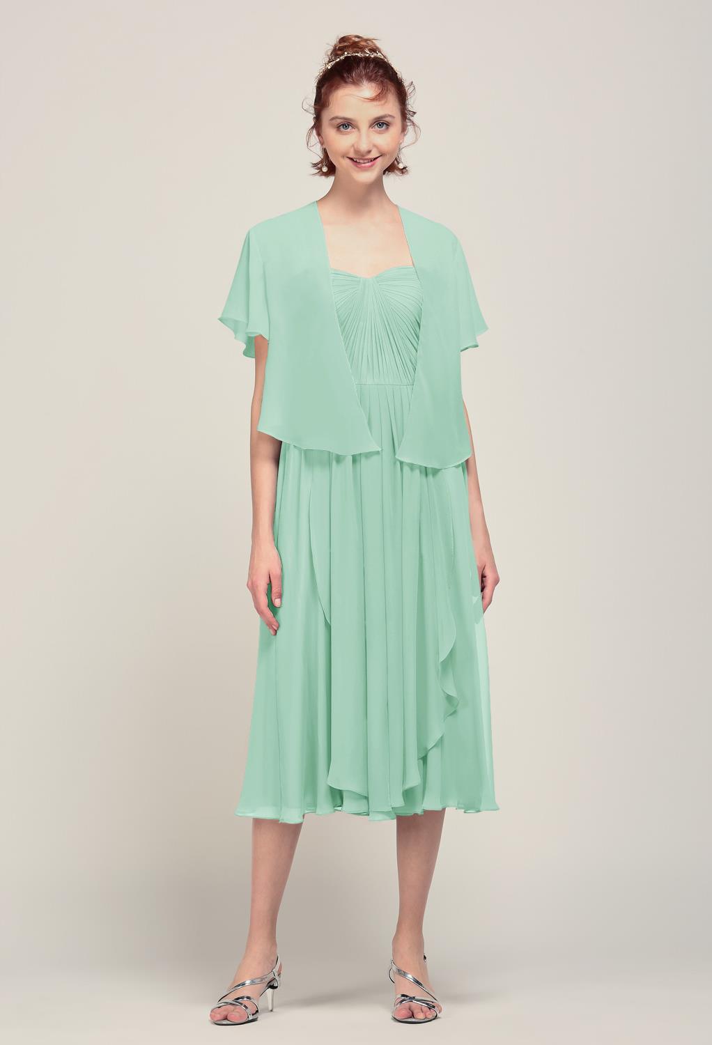 this little cape will enhance your look in an instant. Simple slip it on and you'll be the picture of prettiness. The wrap is offered in some