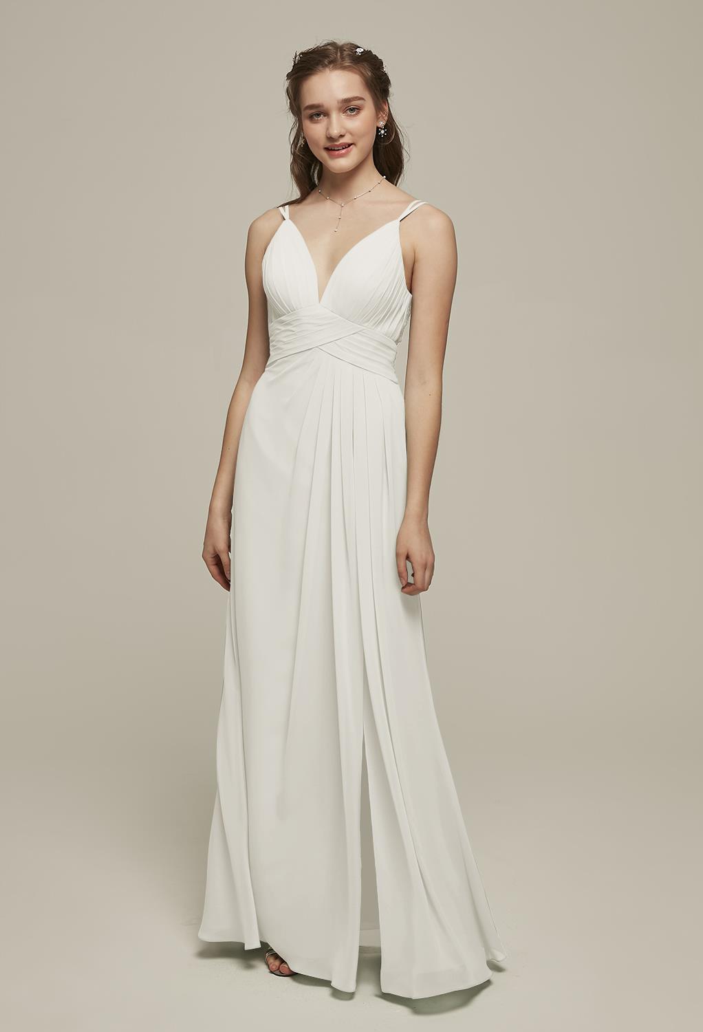 bared shoulders and pleated layers that offer great movement with every step that you take make the Corin dress an instant classic. The Corin is offered in some beautiful color options so you can pick out your favorite. This dress mak