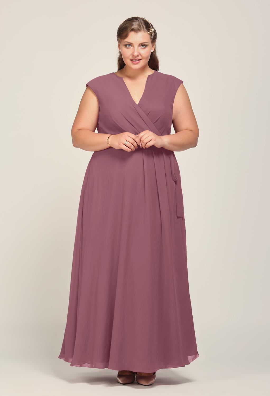 featuring a V-neck design that you'll find to be wholly flattering. The floor length of the dress allows for a beautiful movement with each step that you take. The A-line strapless look offered by the Da