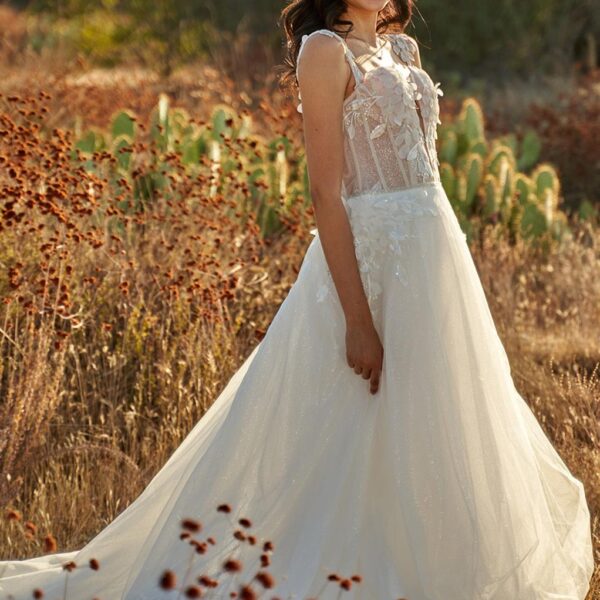 with beautiful layers of tulle make the Deanna dress a must-have for the bride looking for a classic gown. Select your perfect gown