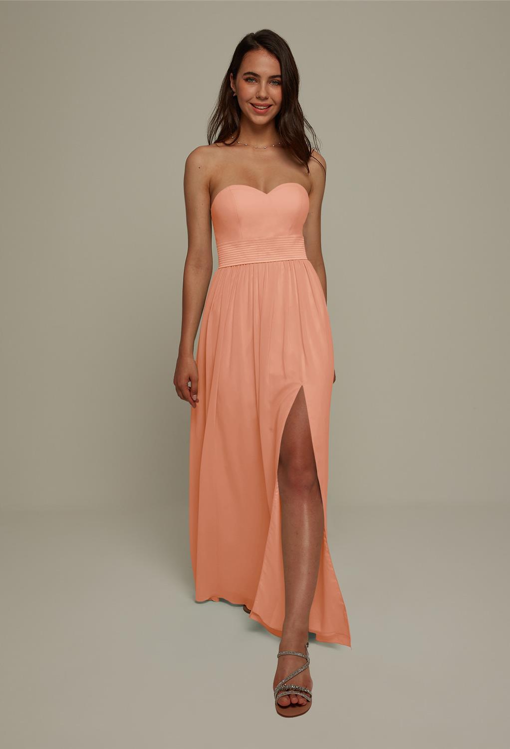 The strapless Deciso dress boasts a sweetheart neckline and soft pretty pleats of chiffon. The dress will effortlessly hug your curves in the most flattering of ways. The floor length of this well-designed dress will add to the elegance that it brings wit