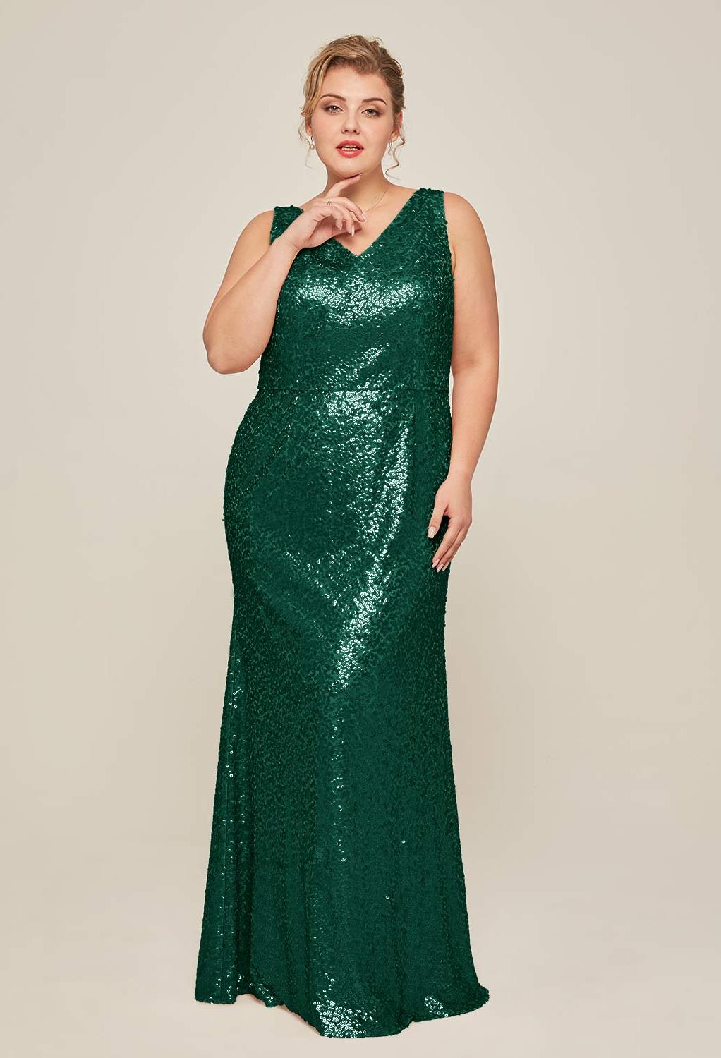 sleek and chic. Those are the best words to describe the Eilis dress. With a figure-hugging style that will flatter your curves