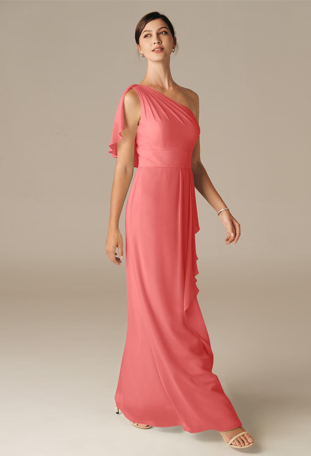 while the knee-length slit adds a flirty look that'll see you turning heads on the dance floor.The flattering pleated la