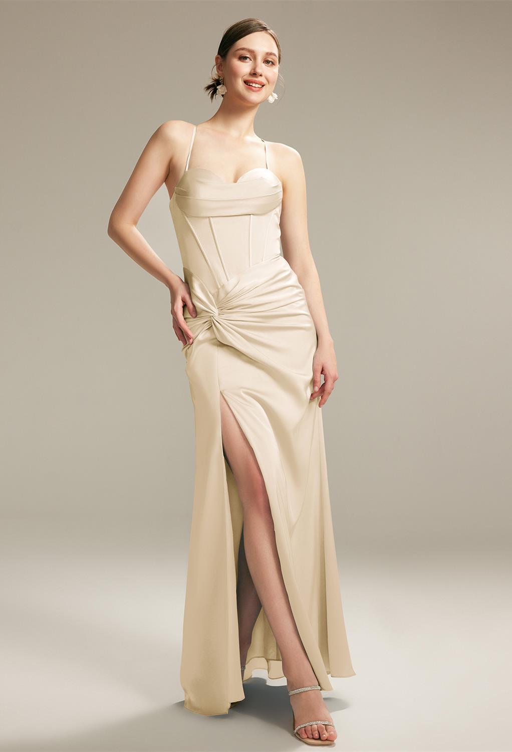AW Fulcrum bridesmaid dress embraces a contemporary sweetheart neckline. This dazzling dress will be the finishing touch to a stunning appearance for one who appreciates exquisite minimalism and can extract a picture-perfect beauty from simplicity. AW col