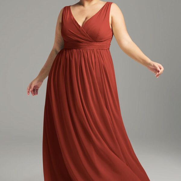so you are assured of the perfect fit.The Hilaria dress features a flattering neckline