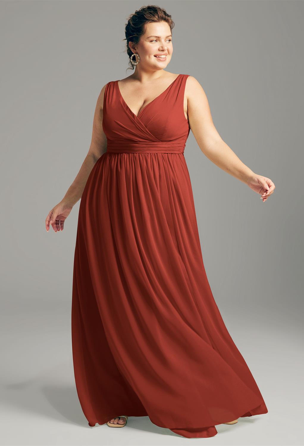 so you are assured of the perfect fit.The Hilaria dress features a flattering neckline