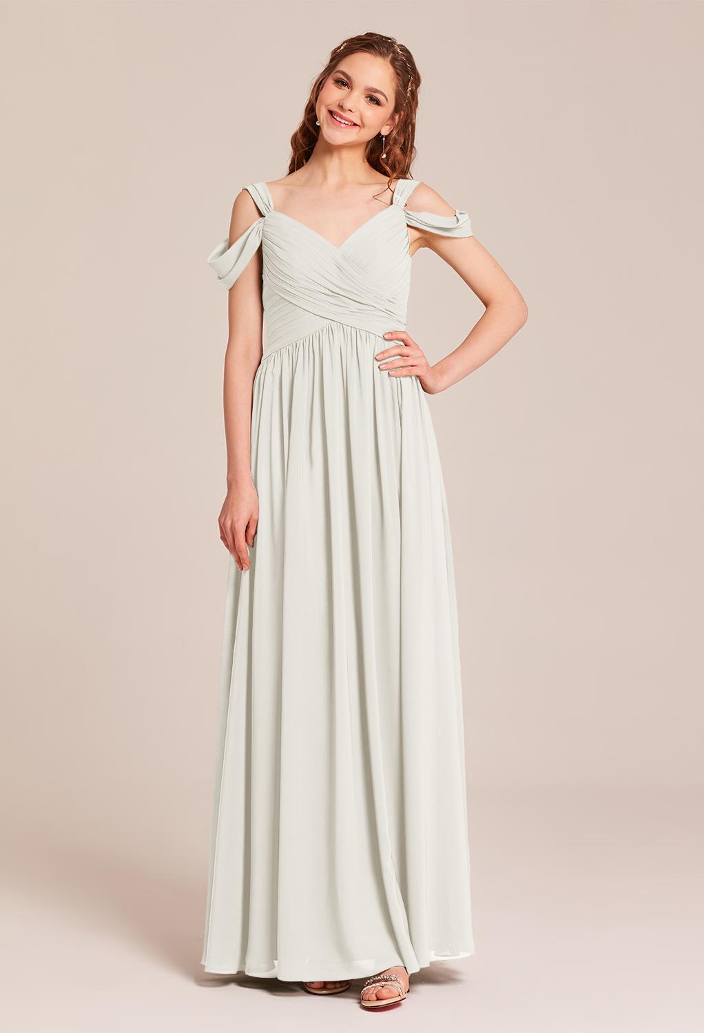 charming and playful. The sleeves of the dress offer a vintage appeal