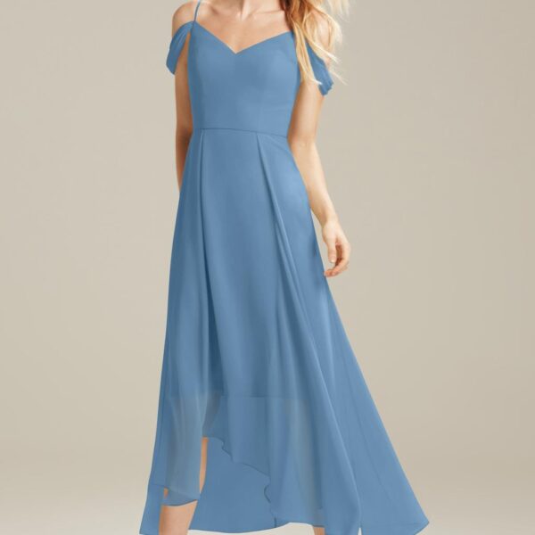 The Iuana dress boasts a hi-lo length that's entirely flattering and fun. The sleeveless design is flirty and also makes the dress a charming choice for an outdoor spring wedding. The plunging V-neck of the Iuana is a great way to showcase a prett