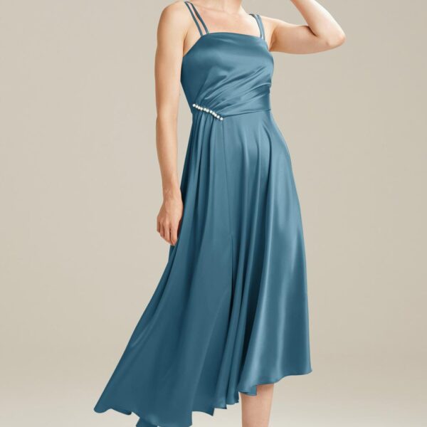 The Joann dress features a flattering bodice with the embellishments needed to add an extra hint of elegance to the romantic look curated for the bridesmaid. The double spaghetti straps are an interesting feature. Sleeveless gowns are always a perfect cho