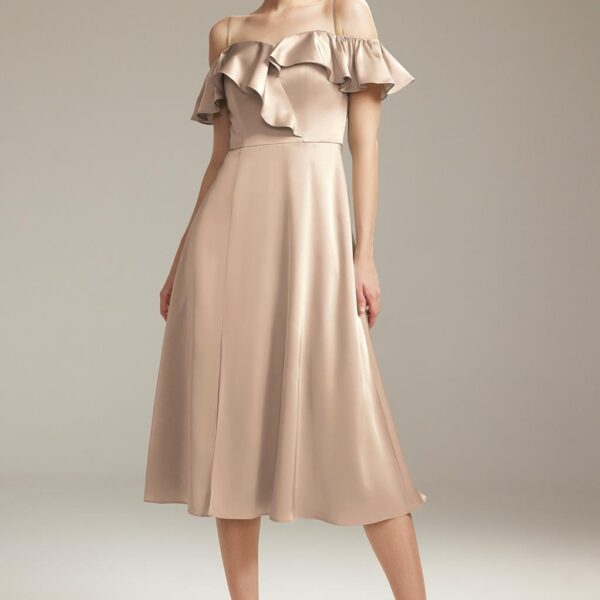 this dress flaunts a graceful tea-length silhouette design