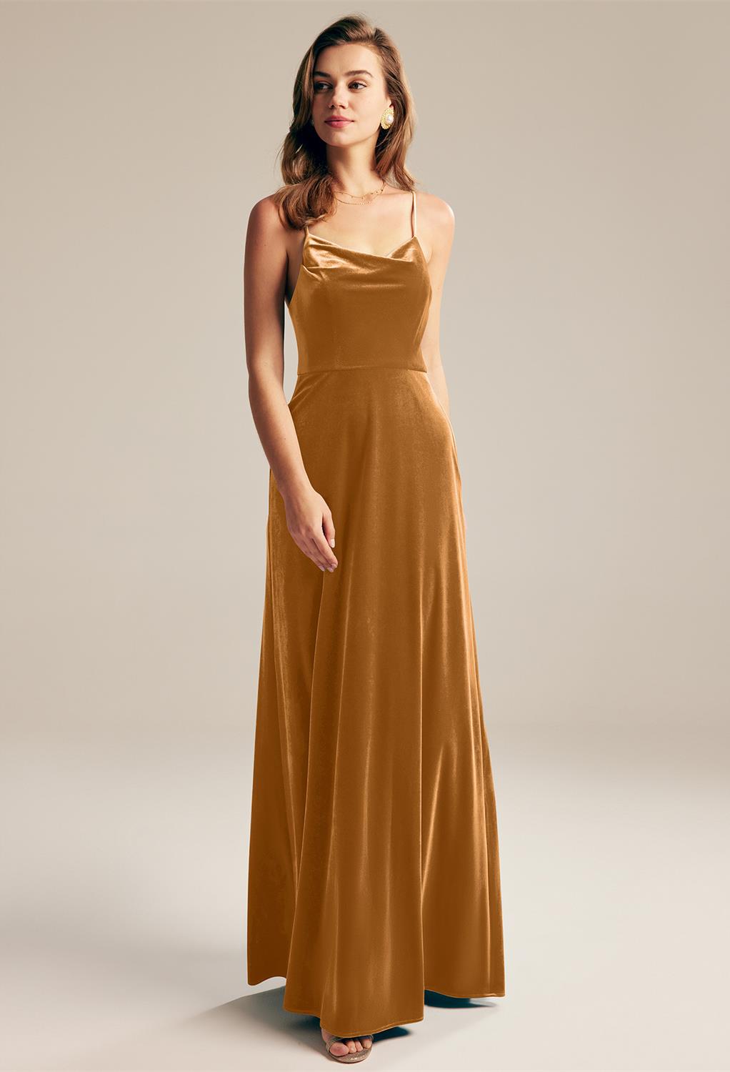 making it a stunning summer bridesmaid dress. It is a simple A-line floor-length dress with a great outlook that gives a juicy blend with any jewelry adornment you rock with. Its asymmetrical neck