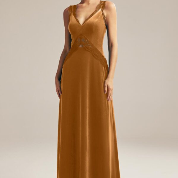 floor-length dress is the best pick for a bride who wants a most appealing vintage or classic regal bridal look. It features a V-necklin