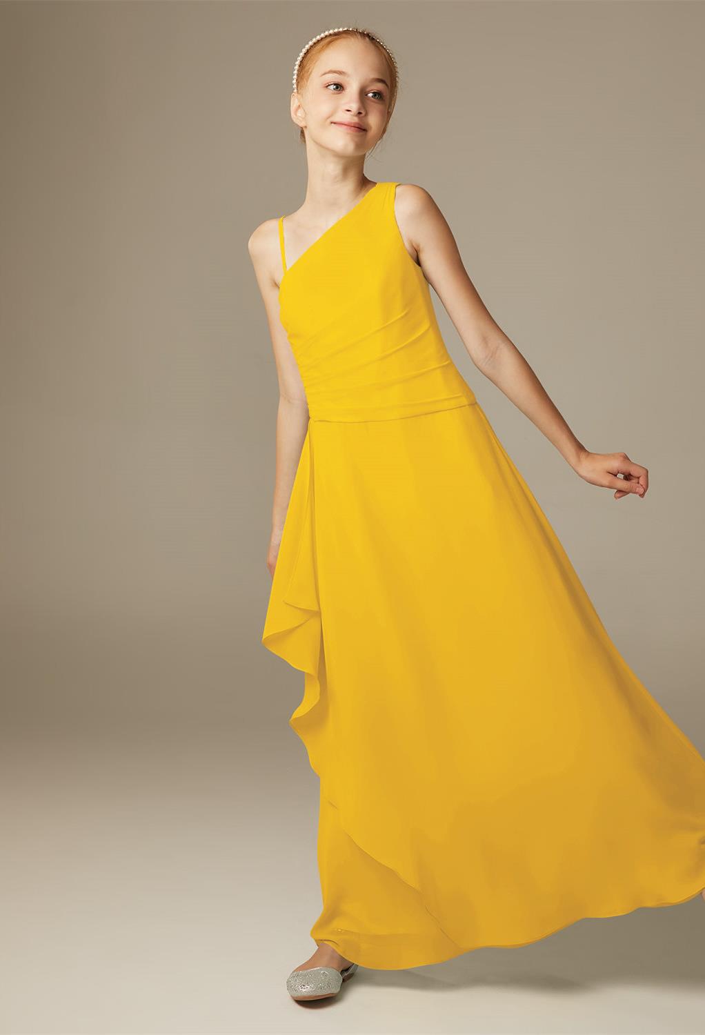 The Oba bridesmaid gown is the perfect choice for your young bridesmaid or flower girl.The flattering neckline and sleeves are ideal for that springtime wedding under cherry blossom.Enjoy the layered chiffon as the pleats add plenty of graceful movement.Y