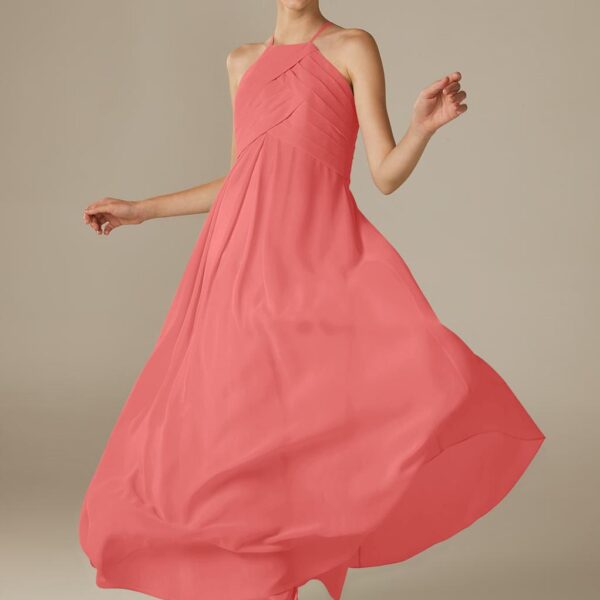 the Penny dress is a darling choice for your flower girl or young bridesmaid.You'll fall in love with how beautiful she looks when she walks down the aisle and poses for photos with the rest of the wedding party.The square neckli