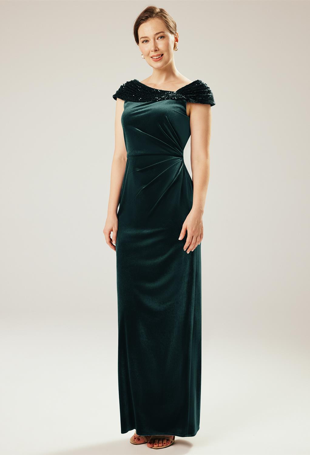 Achieve that stunning mom vibe with the Aw Rosemary dress. The dress is made of high-quality velvet with an asymmetrical neckline. The flowing dress features cap sleeves with shiny embellishment.  Finally lined with an inbuilt bra. The dress back has a zi