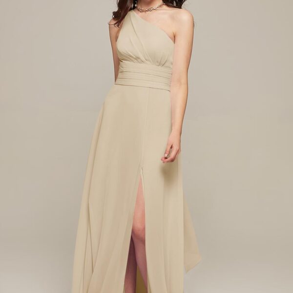 the Sara dress has a sassy thigh-high split that will enhance the charms of the dress. With one shoulder bared
