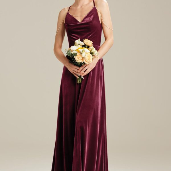while the sleeveless design bares your shoulders in the flirtiest of ways. The V-neck of Melba is delightfully flattering