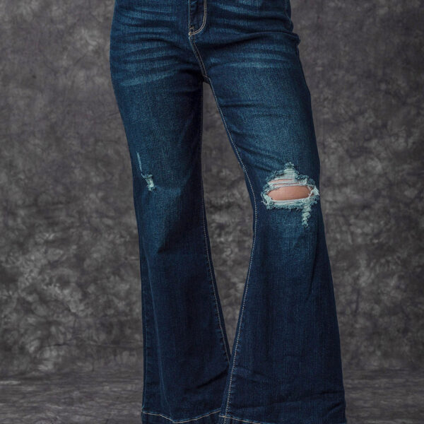 These groovy jeans are crafted for adding style and making you feel slim. With their high rise and wide leg