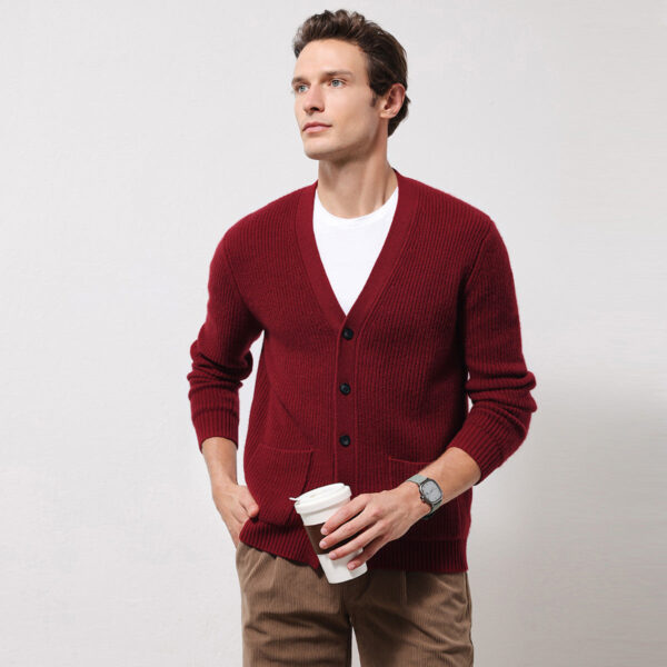 Luxurious 100% cashmere V-neck cardigan with a thick fisherman's rib stitch